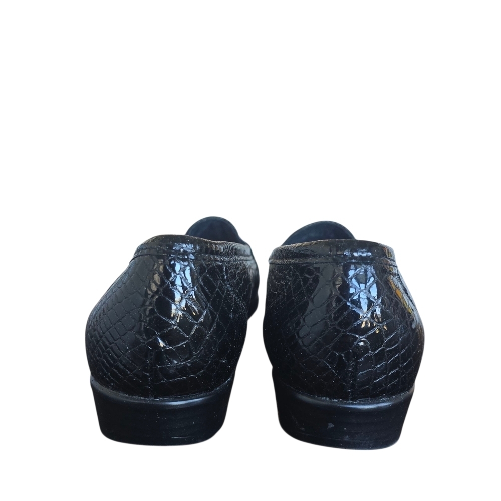 SAS Women's Textured Black Loafers - Picture 7 of 9